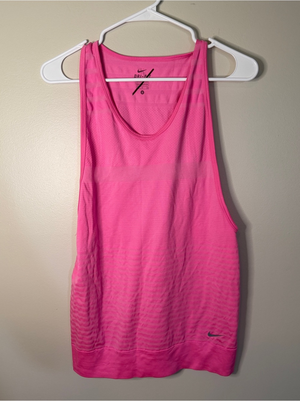 nike dri fit bright pink training tank top womens size small gym running walking